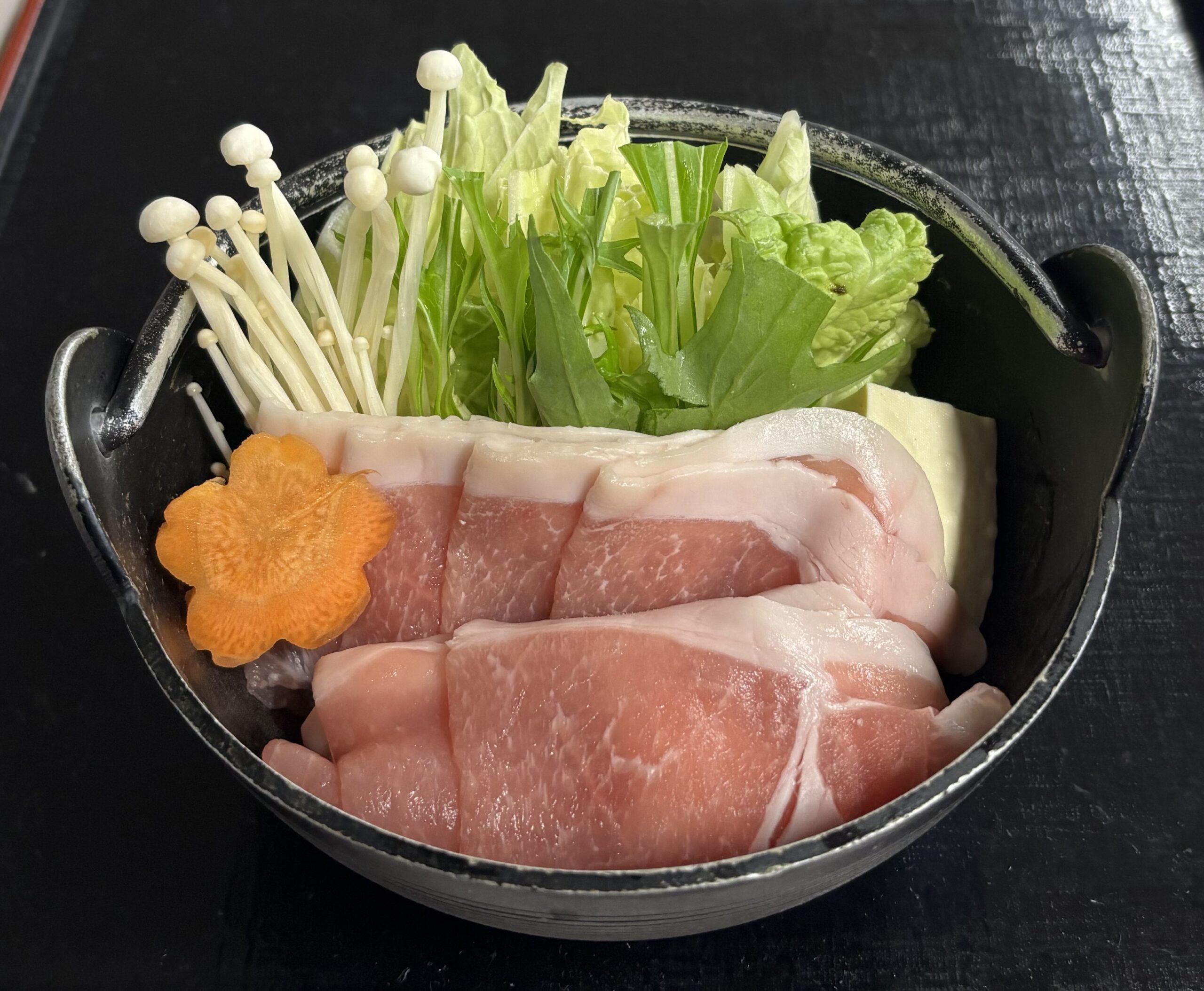 12月のおすすめメニュー　　　　おかやまピーチポーク鍋　　　1,200円　土日祝限定　平日予約のみ